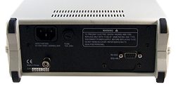 Nella parte posteriore si collegano i cavi RS-232 e cavo dati