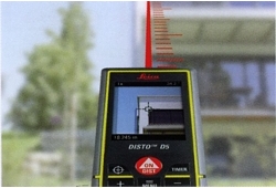 Distanziometro Leica Disto D5 con mirino digitale e zoom a 4 ingrandimenti per oggetti a distanza