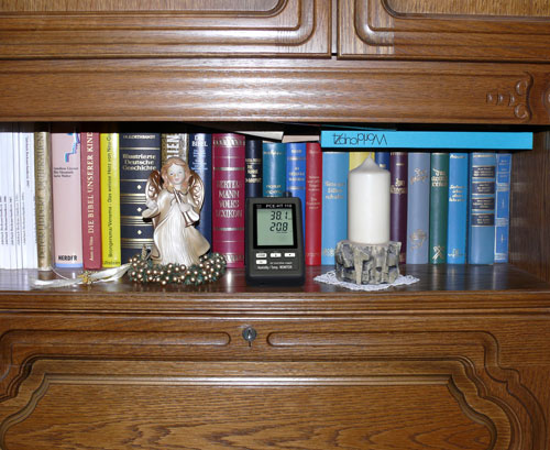 Immagine di uso dell'igrometro e datalogger PCE-HT 110