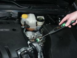 Verifica di un turbocompressore con il misuratore di vibrazioni STE-3.