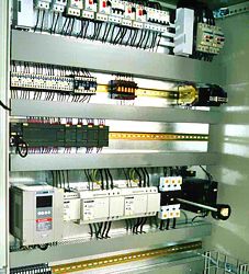 Uso del misuratore di isolamento PKT-2680 e PKT-2685.