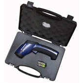 Misuratore laser di temperatura nella sua valigetta.