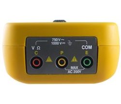 Le connessioni per i cavi di prova si trovano nella parte superiore del misuratore. 