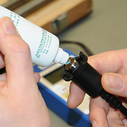 Misuratore di spessore per materiali PCE-TG 100 con gel di accoppiamento