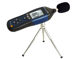 Regolazione previa del misuratore di suono PCE-322 A  per un test di misurazione