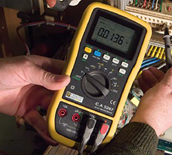 Multimetro Metrix MX24B in uso