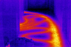 Impronte termiche su un pavimento con la termocamera.