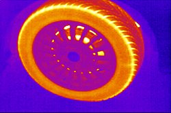 Carica termica di una ruota con la termocamera.