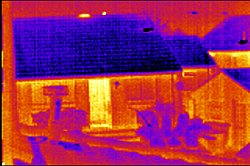 Radiazione termica di edifici con la termocamera.