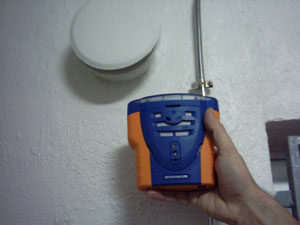Controllo di un'uscita di gas con il misuratore di gas per ozono Tetra.