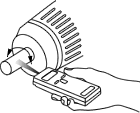 Tachimetro manuale nella misurazione di giri senza contatto per mezzo di bande riflettenti.