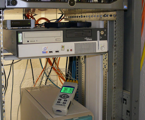 Realizzando un accertamento della temperatura col termometro digitale PCE-T 390