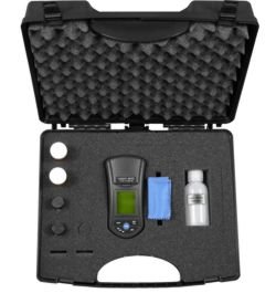 Qui pu vedere il misuratore di torbidit PCE-TUM 20 nella sua valigetta con accessori