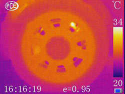 Immagine termica della ruota di un auto