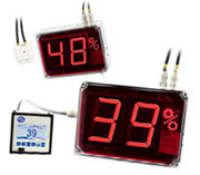 Gli indicatori digitali con display gigante processano il segnale dei sensori di temperatura e lo indicano nel display