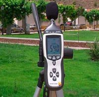 Regolatori di rumore montato su un tripode.