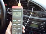 Misurazione dell'aria all'interno di una macchina coi regolatori di temperatura con un canale.