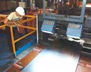 Stroboscopi nel controllo della laminazione dell'acciaio.