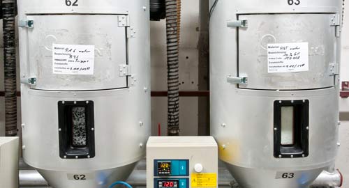 La bilancia a piattaforma per il controllo dei contenitori può essere installata sotto i silos, facilitando in questo modo i suoi processi