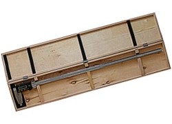 Qui può vedere il calibro nella sua valigetta di legno di alta qualità.
