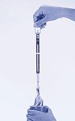 Dinamometro meccanico che misura la forza di trazione necessaria per aprire una lattina