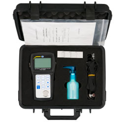 Qui può vedere il misuratore di spessore a ultrasuoni PCE-TG 250 nella sua valigetta