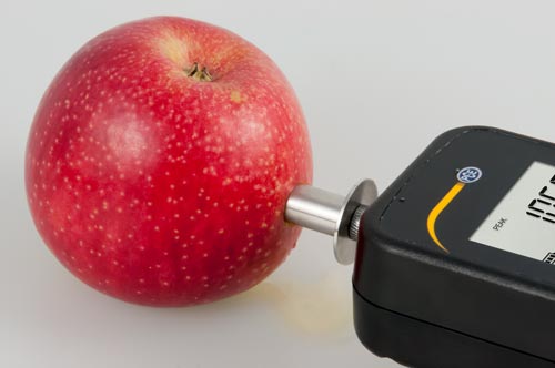 Uso del penetrometro: misurando una mela