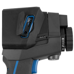 La termocamera per l'ispezione degli edifici viene inviata con delle protezioni collocate sullo strumento di misura