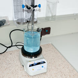Uso dell'agitatore magnetico riscaldante