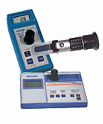 Strumenti di misura ottici: fotometri per l'analisi dell'acqua.