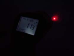 Raggio laser del termometro a infrarossi